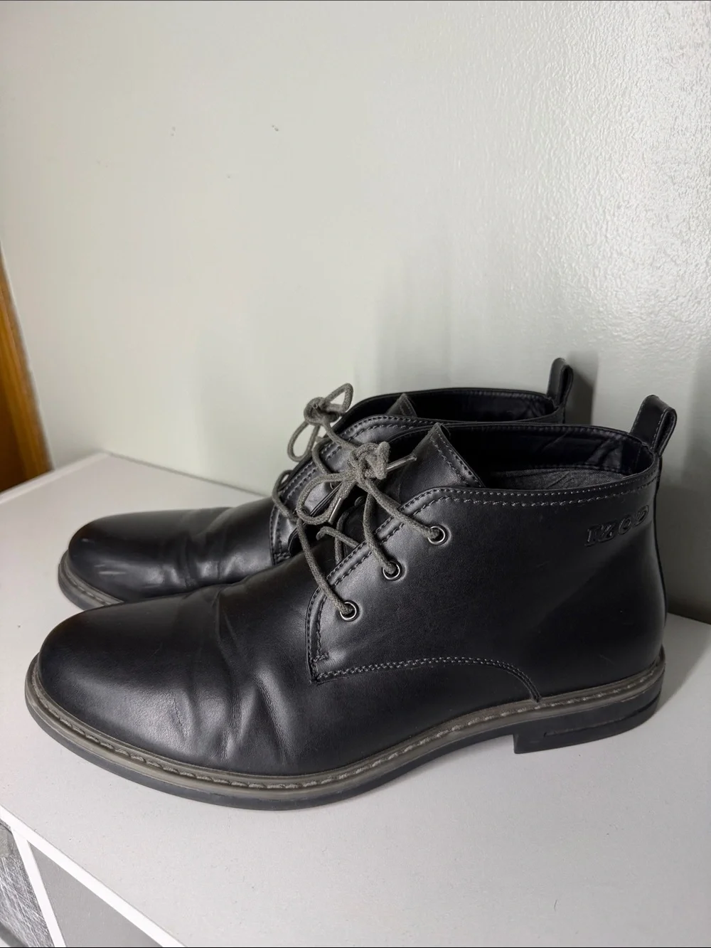 Izod leather chukka